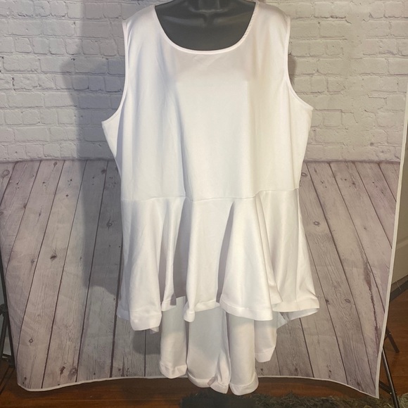 NWT ASHLEY STEWART WHITE SLEEVELESS HIGH/LOW TOP - Picture 1 of 11
